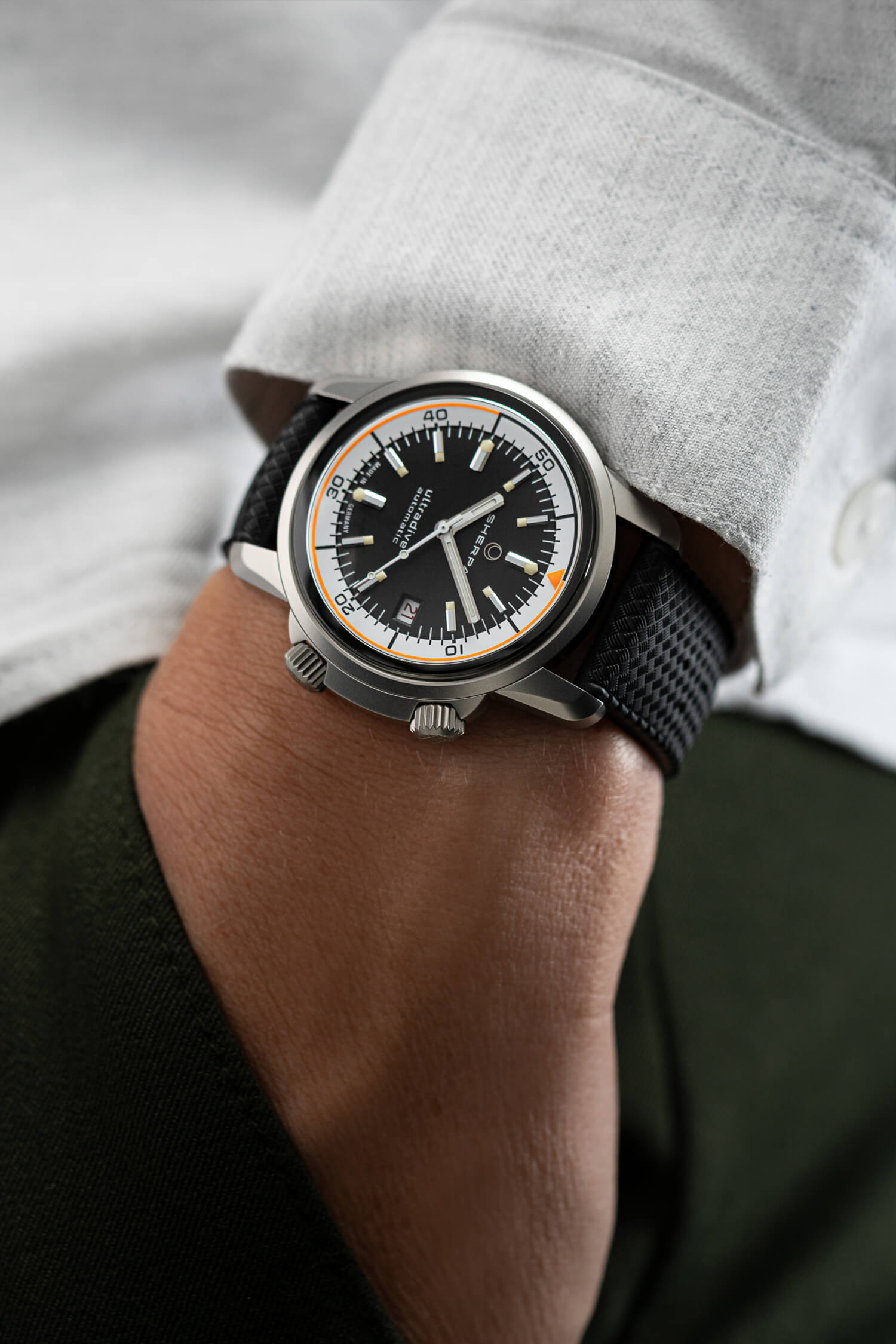 Sherpa_Ultradive_MATTE_whiteshirt_slider