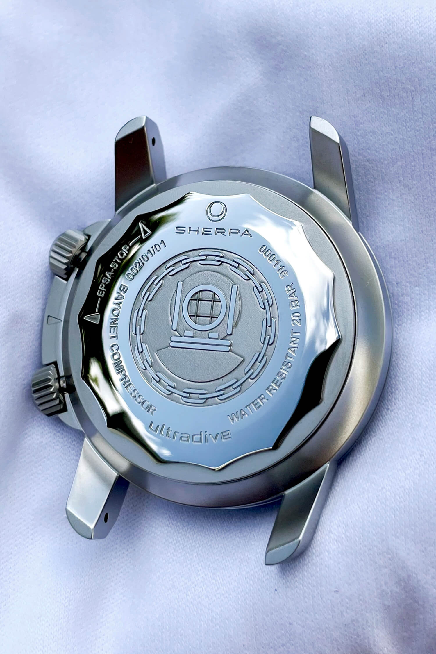 sherpa_ultradive_satin_back_slider